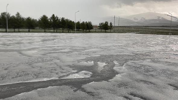 Ardahan'da dolu yağışı etkili oldu