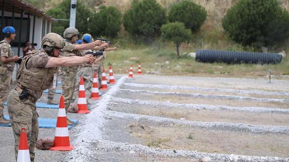 İzmir Foça'da 'Jandarma Piyade Tüfeği ve Tabanca Atış Yarışması' başladı