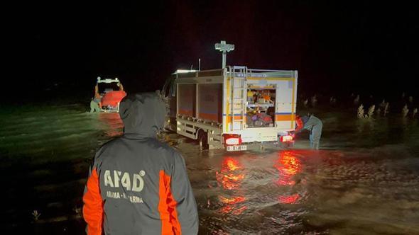 Kayseri’deki Tekir Gölü’nde mahsur kalan 3 kişi kurtarıldı