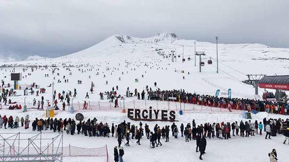 Erciyes, kayak sezonu boyunca 3,3 milyon ziyaretçiyi ağırladı