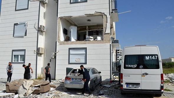 Evde gaz sıkışması nedeniyle patlama: 1 yaralı