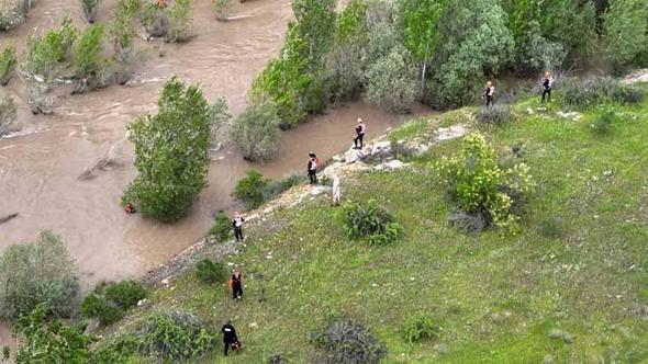 Kaza sonrası çaya düştüğü değerlendirilen Esma Nur’u arama çalışmaları 3'üncü gününde