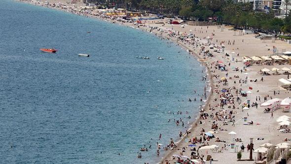 Konyaaltı Sahili'nde 19 Mayıs yoğunluğu