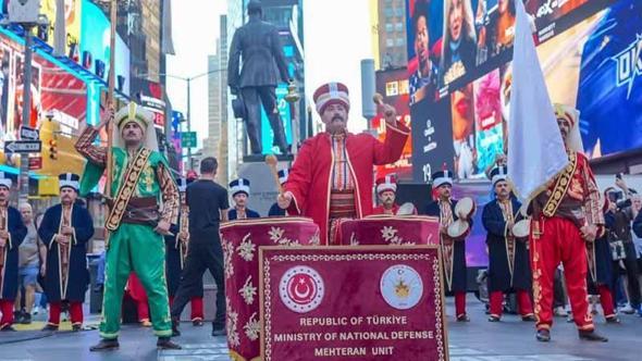 Times Meydanı'nda 'Mehter' gösterisi