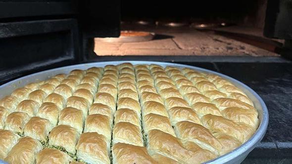 Baklava ustaları 24 saat bayram mesaisinde