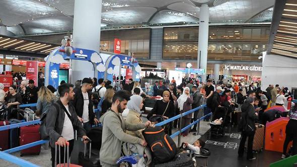 İstanbul'daki havalimanlarında Kurban Bayramı yoğunluğu
