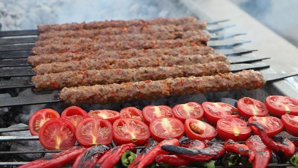 Diyabet, kolestrol, tansiyon hastalarına uzmanından et ve tuz tüketimi uyarısı: Tatil moduna girmeyin