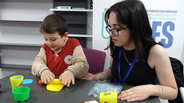 Üniversitelilerden otizmli çocuklara ‘Oyunla Gelişim’ katkısı