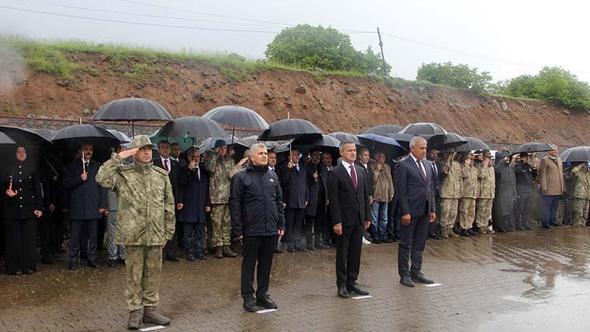 Bingöl'de 33 yıl önce şehit edilen 33 asker törenle anıldı