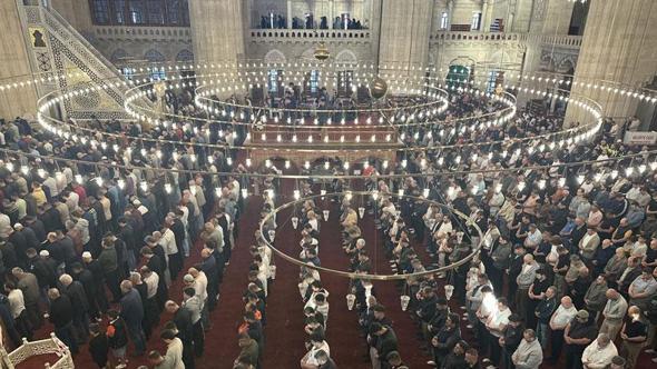 Edirne'de Selimiye Camisi, bayram namazında doldu