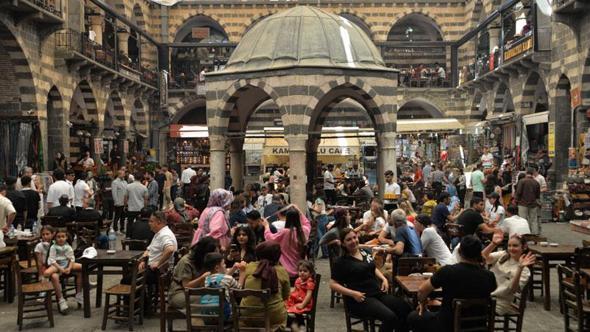 Diyarbakır’da, bayram tatilinde Sur’daki tarihi mekanlarda yoğunluk