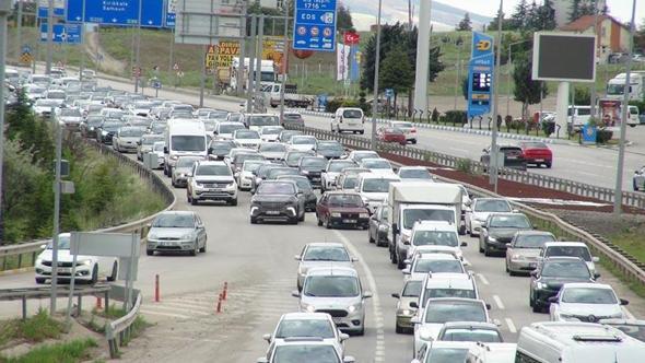 'Kilit kavşak' Kırıkkale'de bayram dönüşü trafiği başladı