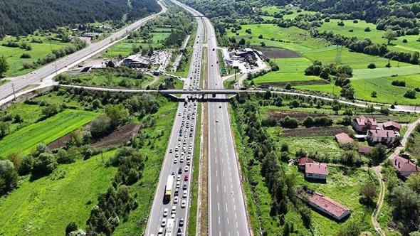 Anadolu Otoyolu'nun Bolu geçişinde trafik yoğunluğu