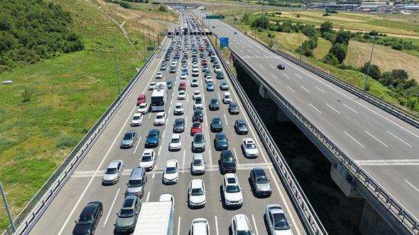 Kuzey Marmara Otoyolu’nun Kocaeli geçişinde bayram trafiği