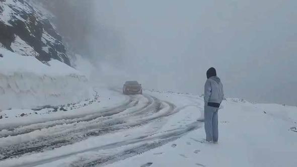 Macahel Geçidi, mayıs karı ile beyaza büründü