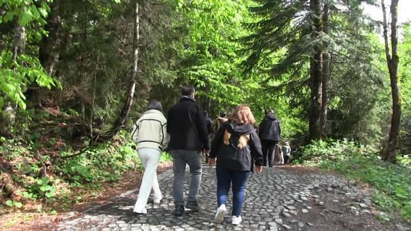Karagöl, bayramda yerli ve yabancı turistleri ağırladı