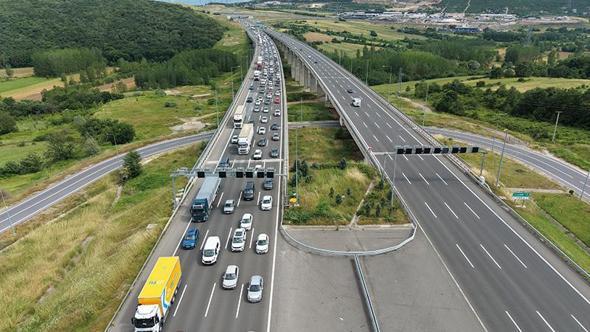 Kuzey Marmara Otoyolu Kocaeli geçişinde tatil dönüşü yoğunluğu