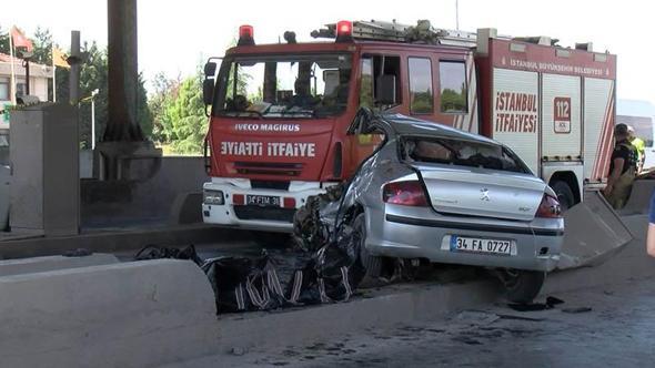 Tuzla’da gişelerde beton bariyere çarpan otomobilin sürücüsü öldü