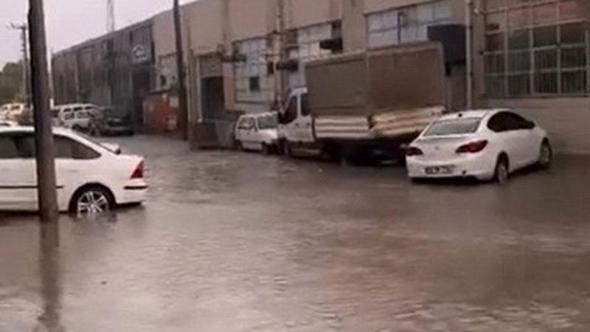 Bursa'da sağanak ve dolu yağışı etkili oldu