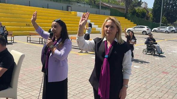 Avcılar'da kadın muhtarlardan 'elle yardım isteme işareti' için farkındalık çalışması