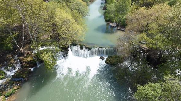 Karasu Çayı'nın doğal güzelliği dronla görüntülendi