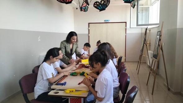Ortaokul öğrencileri atık malzemeleri sanat eserine dönüştürdü