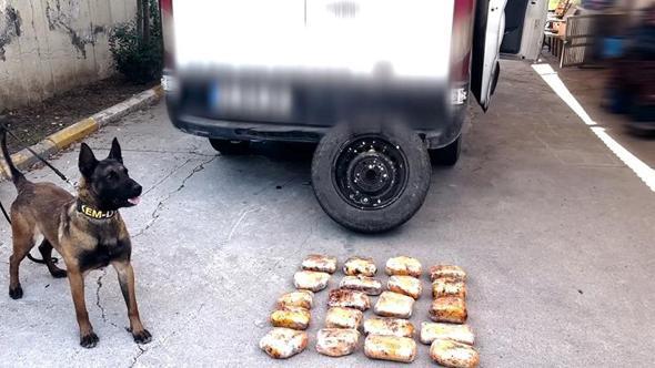 Minibüsün yedek lastiğine zulalanmış 11,5 kilo uyuşturucuyu ‘Hector’ buldu