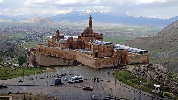 Bayram tatilinde İshak Paşa Sarayı'na 25 bin ziyaretçi