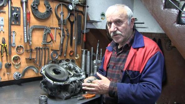 Çıraklıktan başladığı oto tamirciliğinde yarım asrı aştı