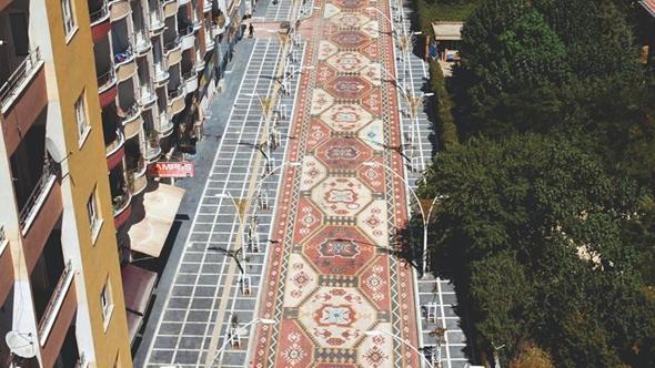 Mardin'de halı motifli cadde ilgi görüyor