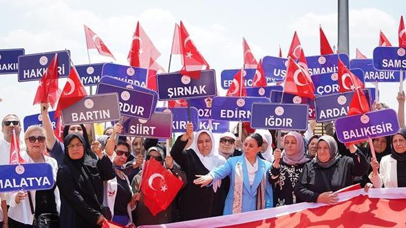 81 ilden gelen şehit aileleri Cudi Dağı’ndaki şehitliği ziyaret etti