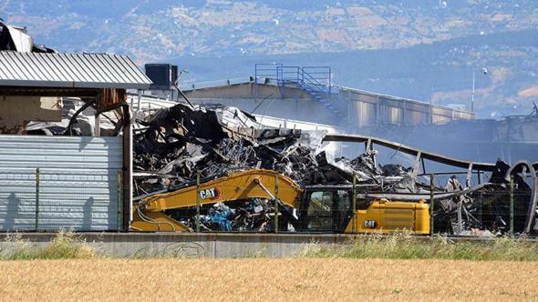 Kahramanmaraş’ta yanan fabrikadaki hasar, gün ağarınca ortaya çıktı