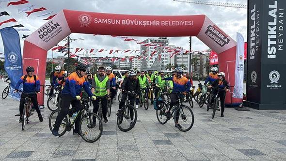 Samsun'da milli maç sonrası sağlıklı yaşam için pedal çevirdiler