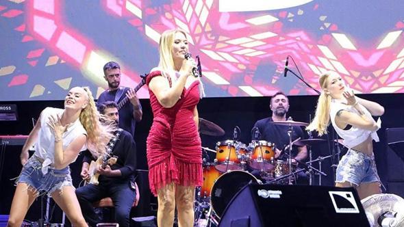 Tekirdağ Kiraz Festivali'nde Sakiler ve Demet Akalın konseriyle sona erdi