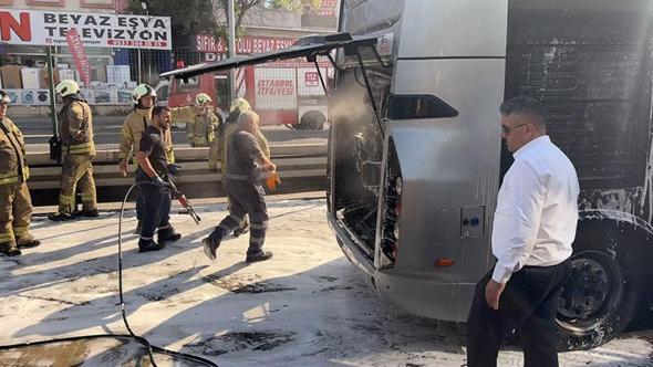 Avcılar'da metrobüsün motor kısmında çıkan yangın söndürüldü