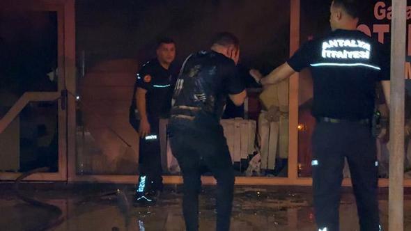 İş yerini yanarken görünce gözyaşlarını tutamadı