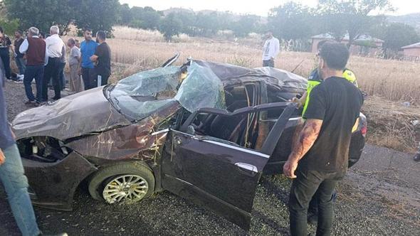 Diyarbakır'da takla atan otmobildeki anne ve oğllu öldü, 4 kişi yaralandı