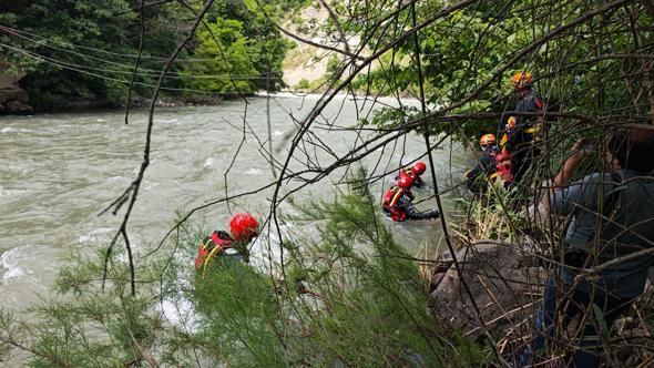 Derede kaybolan baba ve oğlunu arama çalışmaları 8'inci gününde