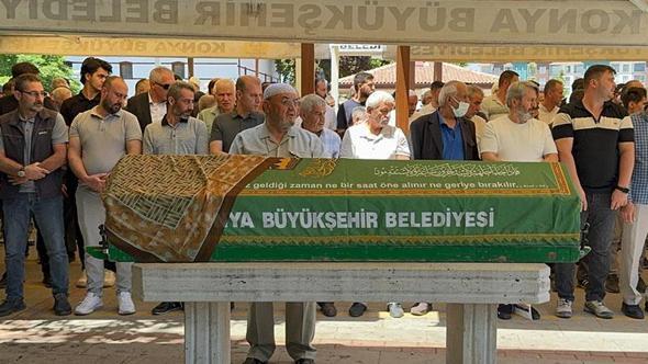 Tur midibüsünün devrildiği kazada ölenler, Konya'da toprağa verildi
