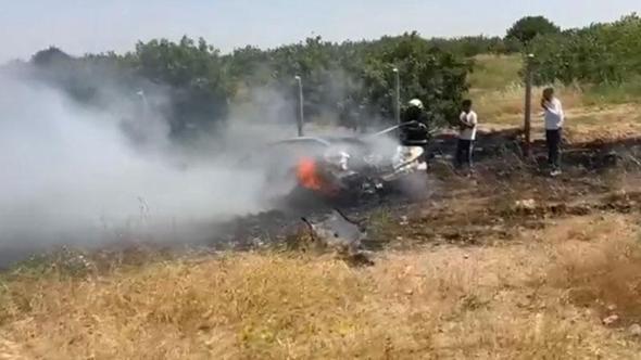 Şanlıurfa’da yanan araçtaki paraları kurtarmaya çalıştılar