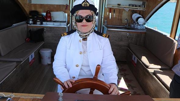 Kayınpederinden ilham aldı, Van Gölü'nün tek kadın kaptanı oldu
