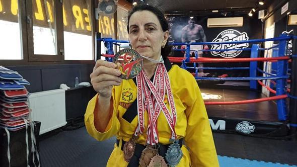 Kanser tedavisi görürken tekvandoda 5 kez derece yaptı: Yaşam savaşım kadınlara örnek olsun