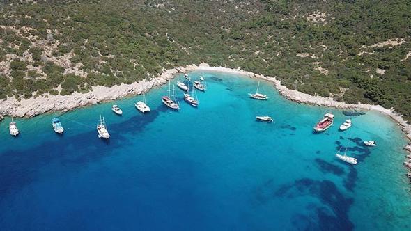 Bodrum'un mavi koylarına turist ilgisi; lüks teknelerin haftalık kirası 7 bin avrodan başlıyor
