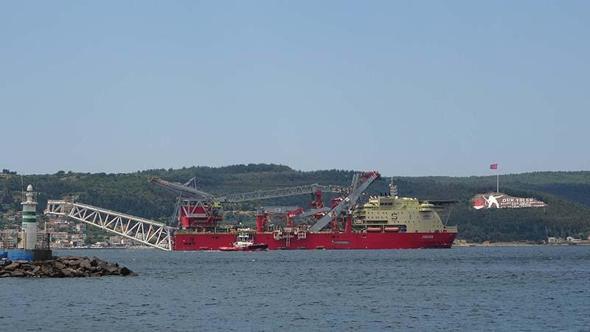 Boru döşeme gemisi, Çanakkale Boğazı'ndan geçti