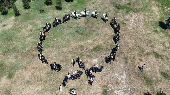 NATO Zirvesi öncesi atlı polislerden devriye görevi