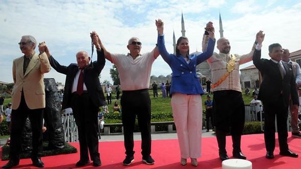 Tarihi Kırkpınar Yağlı Güreşleri'nde, geleneksel 'ağa karşılama' töreni yapıldı