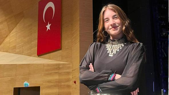 17 yaşındaki Lara, İngiltere'deki 5 müzik okulundan kabul aldı