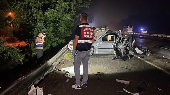 Arıza nedeniyle emniyet şeridinde duran otomobile TIR çarptı; 1 çocuk öldü, 3 yaralı