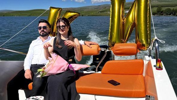 Çıldır Gölü’nde teknede evlilik teklifi