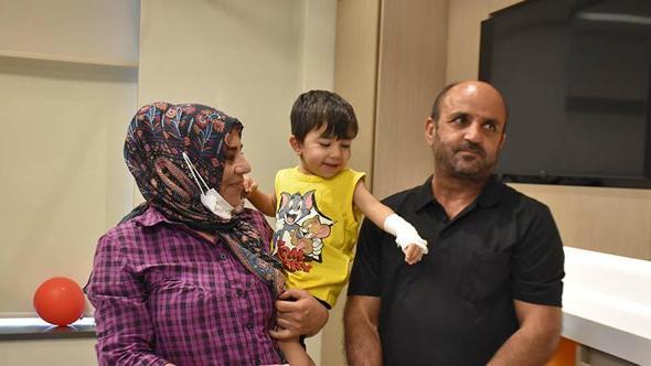 2 çocuğunu aynı hastalıktan kaybeden anne, böbreğiyle oğlu Doruk'a hayat verdi